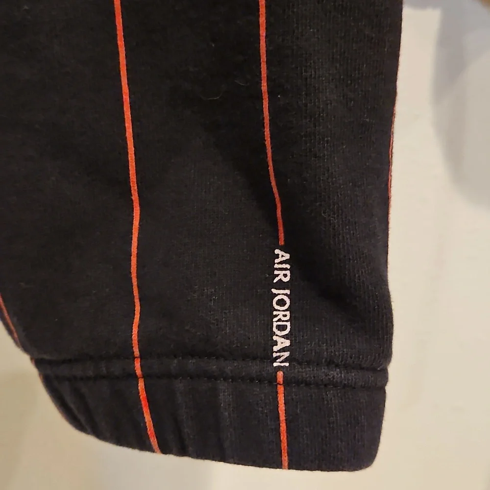 Air Jordan Black & Red Thick Striped Cropped Crew Neck Sweatshirt Sz.L - Picture 4 of 8